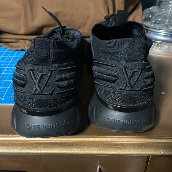 COPY - LV runners run away - Picture 2 of 6